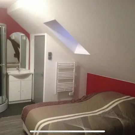 Du Grand Cerf לינה וארוחת בוקר